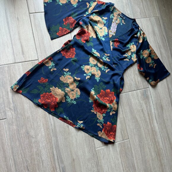 NWT Boohoo Floral Satin Kimono Wrap Mini Dress -  Women's Size 10 - Picture 2 of 8